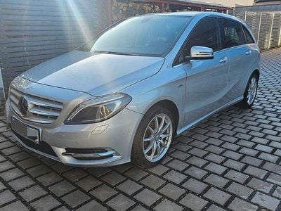 Second-hand Mercedes B180 109 CP (80 kW) 2012 Argintiu Monovolum