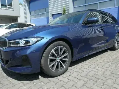 Gebraucht BMW 320 Sport Line 190 PS (139 kW) 2023 Blau (metallic) Kombi