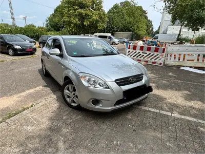 Gebraucht Kia Ceed 126 PS (92 kW) 2009 Grau Kleinwagen
