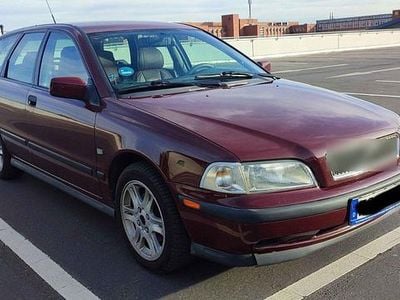 Gebraucht Volvo V40 115 PS (84 kW) 1998 Rot Kombi