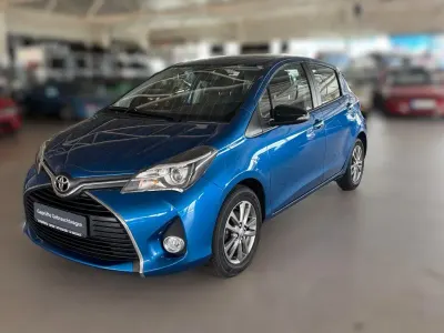 Usata Toyota Yaris Comfort 99 CV (72 kW) 2016 Blu Utilitaria