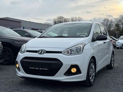 Gebraucht Hyundai i10 Basis 67 PS (49 kW) 2016 Weiß Kleinwagen
