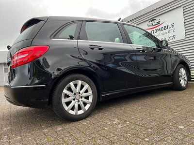 Gebraucht Mercedes B180 122 PS (89 kW) 2011 Schwarz Van / Kleinbus