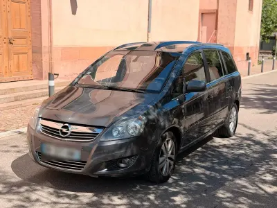 Gebraucht Opel Zafira 125 PS (91 kW) 2011 Schwarz Van / Kleinbus