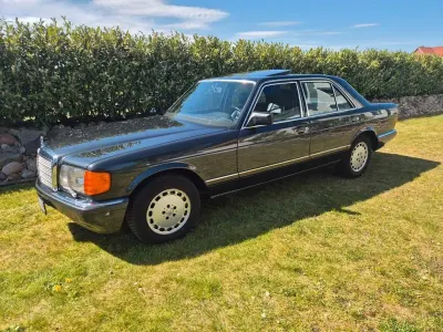 Używany Mercedes 560 SE 279 KM (205 kW) 1990 Czarny Sedan/Limuzyna