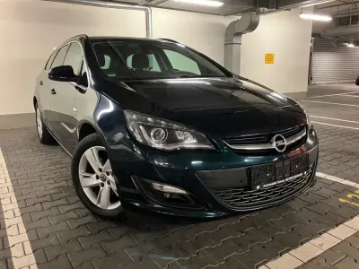 Gebraucht Opel Astra Edition 165 PS (121 kW) 2015 Grün Kombi