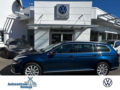 Gebraucht VW Passat Elegance 150 PS (110 kW) 2022 Aquamarinblau metallic (metallic) Kombi