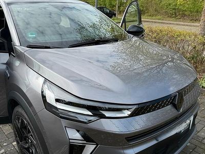 Second-hand Renault Captur 158 CP (116 kW) 2025 Argintiu SUV