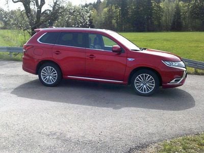 Gebraucht Mitsubishi Outlander P-HEV Top 135 PS (99 kW) 2021 Rot SUV