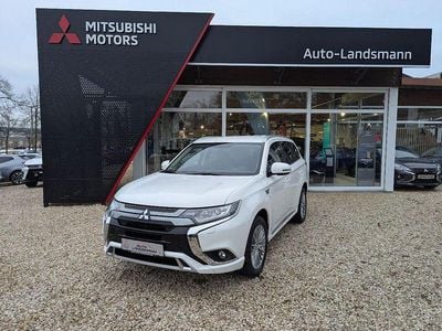 Weiß Gebraucht 2021 Mitsubishi Outlander P-HEV Basis SUV | 24.990 € (Fairer Preis)