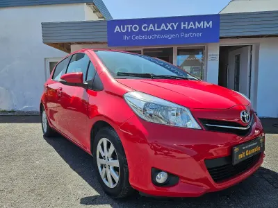 Gebraucht Toyota Yaris Cool 69 PS (50 kW) 2013 Rot Kleinwagen