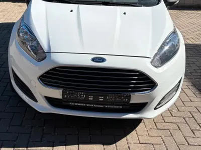 Gebraucht Ford Fiesta Ambiente 60 PS (44 kW) 2016 Weiß Kleinwagen