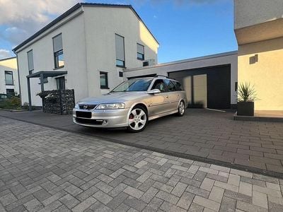 Silber Gebraucht 2002 Opel Vectra Sport Kombi | 2.450 € (Etwas zu teuer)
