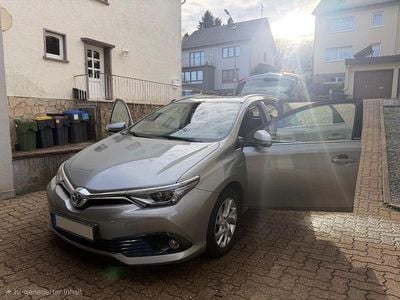 Second-hand Toyota Auris Touring Sports Edition-S 136 CP (100 kW) 2016 Argintiu Break