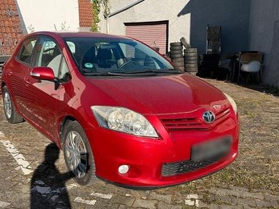 Usata Toyota Auris 132 CV (97 kW) 2011 Rosso Utilitaria