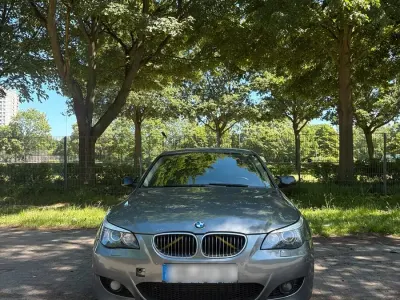 Gebraucht BMW 525 197 PS (144 kW) 2008 Grau Limousine