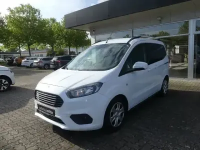 Gebraucht Ford Tourneo Courier Trend 101 PS (74 kW) 2018 Weiß Van / Kleinbus
