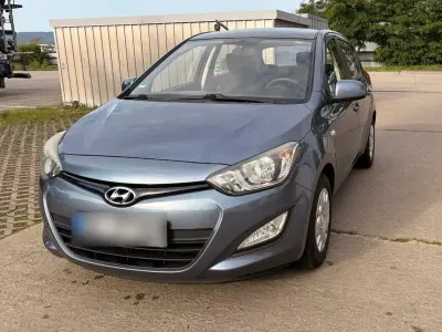 Gebraucht Hyundai i20 86 PS (63 kW) 2012 Blau Kleinwagen