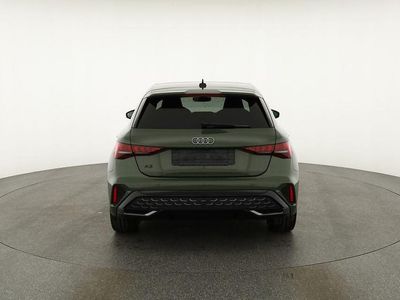 Neu Audi A3 S-Line 2025 Distrikt grün metallic