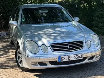 Gebraucht Mercedes E220 Elegance 150 PS (110 kW) 2002 Silber Limousine