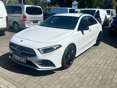 Gebraucht Mercedes A200 AMG line 163 PS (119 kW) 2021 Silber Limousine