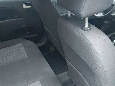Gebraucht Ford Fiesta Ambiente 80 PS (58 kW) 2005 Silber Kleinwagen