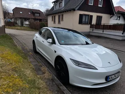 Gebraucht Tesla Model 3 RWD 208 kW (283 PS) 2024 Weiß Limousine