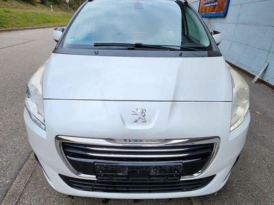 Weiß Gebraucht 2014 Peugeot 5008 Allure Van / Kleinbus | 10.790 € (Teuer)