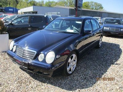 Second-hand Mercedes E240 Classic 170 CP (125 kW) 2001 Albastru Berlinǎ