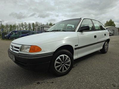 Gebraucht Opel Astra 70 PS (51 kW) 1994 Weiß Limousine