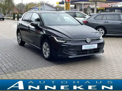 Gebraucht VW Golf VIII Life 150 PS (110 kW) 2025 Schwarz Limousine