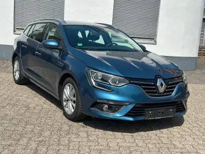 Occasion Renault Mégane IV Intens 132 PK (97 kW) 2017 Blauw Sedan
