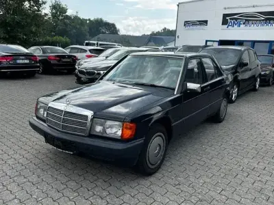 Używany Mercedes 190 105 KM (77 kW) 1989 Niebieski Sedan/Limuzyna