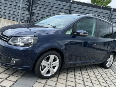 Gebraucht VW Touran Cup 140 PS (102 kW) 2014 Blau Van / Kleinbus