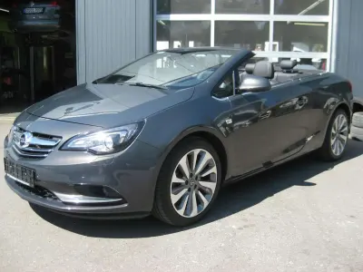 Gebraucht Opel Cascada Innovation 170 PS (125 kW) 2014 Phantom/rocky/asteroid grey Cabrio