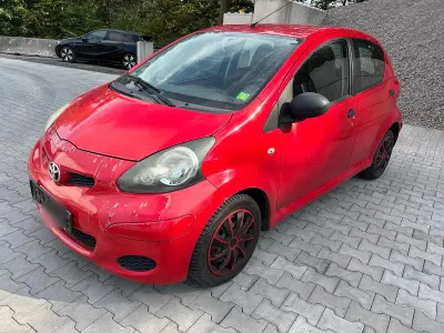 Gebraucht Toyota Aygo 68 PS (50 kW) 2009 Rot Kleinwagen