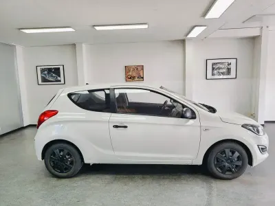 Gebraucht Hyundai i20 Edition 86 PS (63 kW) 2013 Weiß Kleinwagen