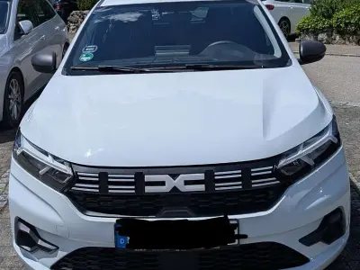 Gebraucht Dacia Sandero Essentiel 67 PS (49 kW) 2024 Weiß Limousine