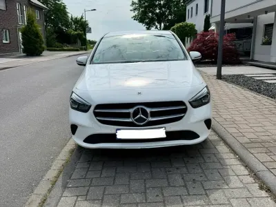 Używany Mercedes B200 163 KM (119 kW) 2019 Biały Minivan