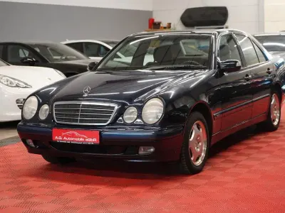 Gebraucht Mercedes E220 Classic 143 PS (105 kW) 2000 Blau Limousine