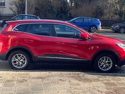 Rot Gebraucht 2015 Renault Kadjar Experience SUV | 9.500 € (Fairer Preis)
