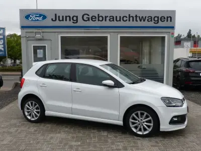 Używany VW Polo Highline 90 KM (66 kW) 2017 Biały Sedan/Limuzyna