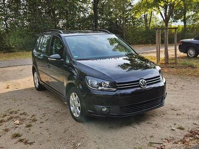 Gebraucht VW Touran Trendline 105 PS (77 kW) 2014 Schwarz Van / Kleinbus