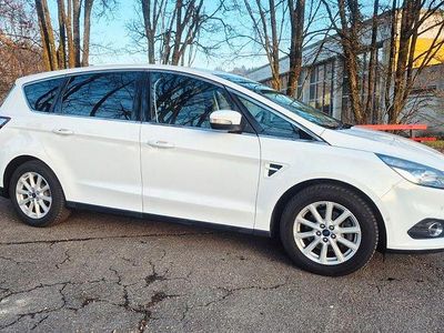 Weiß Gebraucht 2017 Ford S-MAX Trend Van / Kleinbus | 15.499 € (Fairer Preis)
