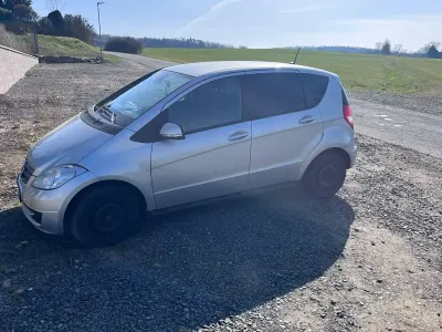 Używany Mercedes A180 109 KM (80 kW) 2010 Srebrny Minivan
