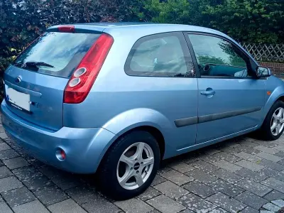 Gebraucht Ford Fiesta Ghia 80 PS (58 kW) 2007 Blau Kleinwagen