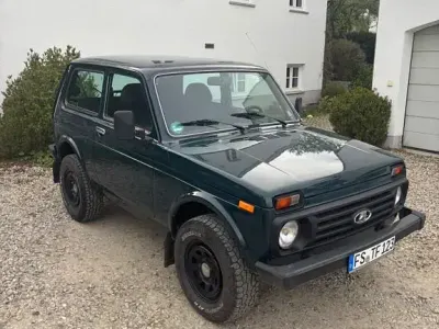 Second-hand Lada niva 82 CP (60 kW) 2010 Verde SUV