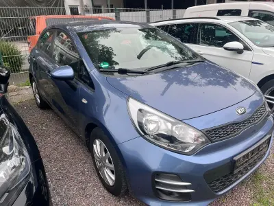 Gebraucht Kia Rio Attract 90 PS (66 kW) 2016 (eu2) urban blue Kleinwagen