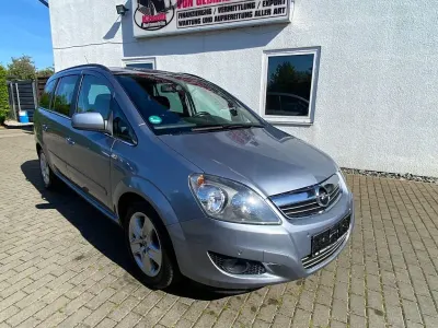 Gebraucht Opel Zafira Design Edition 116 PS (85 kW) 2011 Silber Van / Kleinbus