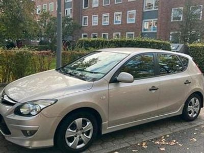 Gebraucht Hyundai i30 125 PS (91 kW) 2011 Grau Kleinwagen
